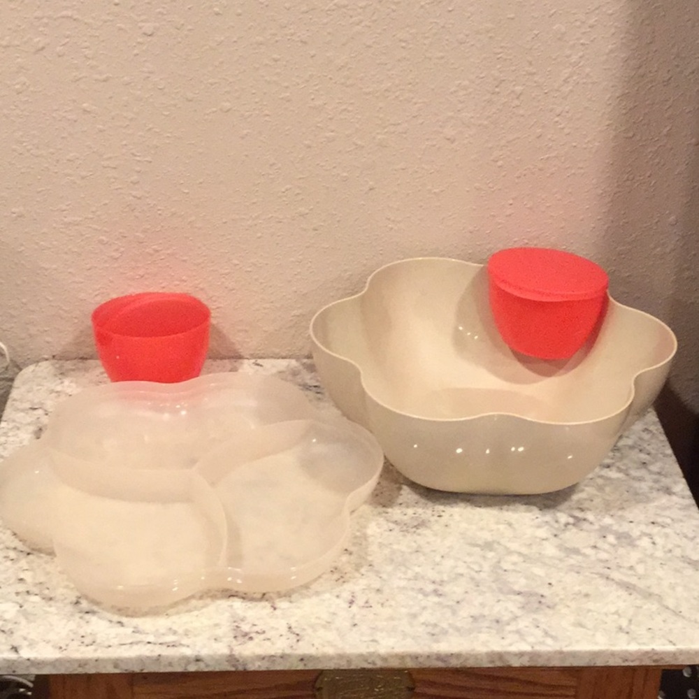Tupperware Chip & dip & Thatsa Bowl - Picture 3 of 5